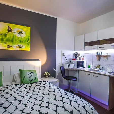 Petrzalka Air-conditioned 24h Check-in Apartmán