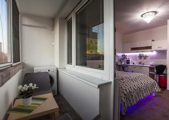 Petrzalka Air-conditioned 24h Check-in * Pressburg