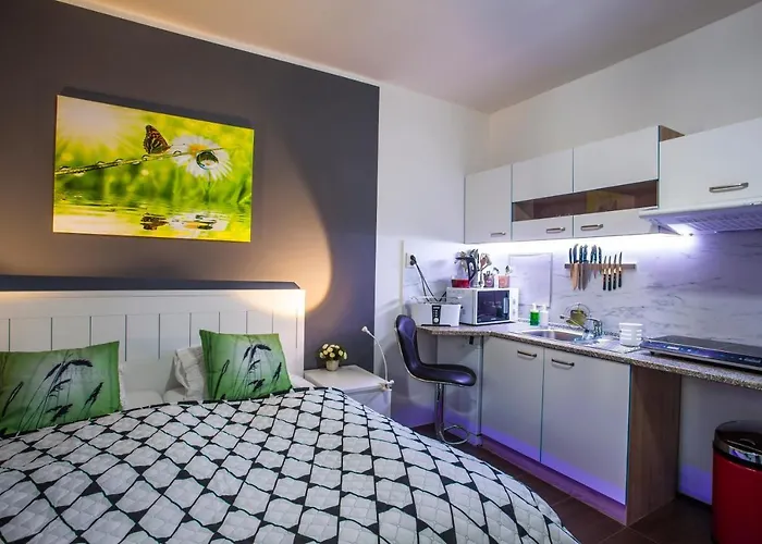 Petrzalka Air-conditioned 24h Check-in Apartment