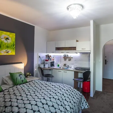 Petrzalka Air-conditioned 24h Check-in Pozsony